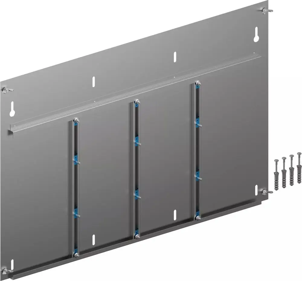Metallene Rückwand mit mehreren Montageschienen und Schrauben, geeignet für Schrankaufbau. Produkt von Uponor.
